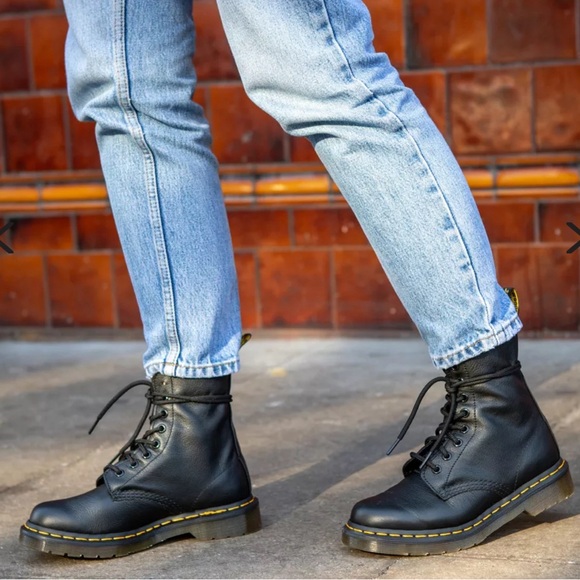 Dr.Martin’s 1460 soft leather lace up boots - Picture 9 of 9